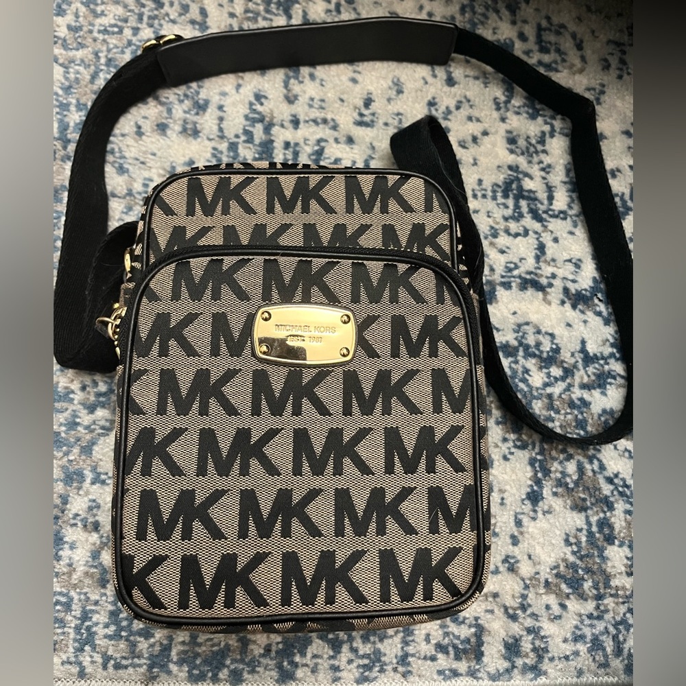Michael kors crossbody purse